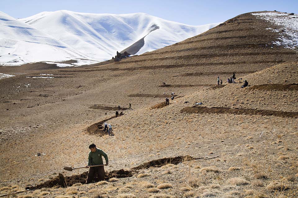 digging trenches in Afghanistan