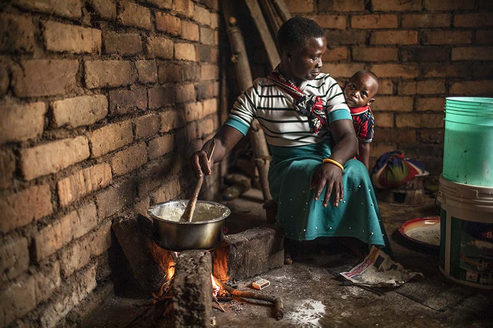 mother cooks in Tanzania 