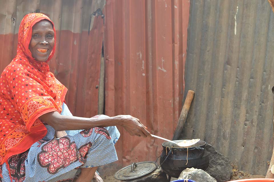 woman cooking in Nigeria